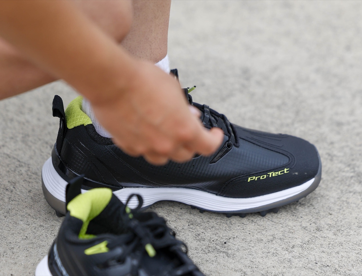 Close view of an athlete's foot and the ground at the start of a throw